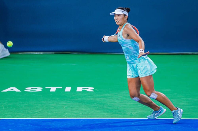 刘婧文力挫贾巴尔首胜前十球员挺进四强!